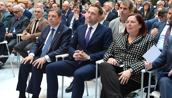 Christophe Hansen y Luis Planas presentan en el MAPA la ‘Visión para la Agricultura y la Alimentación’ de la Comisión Europea.